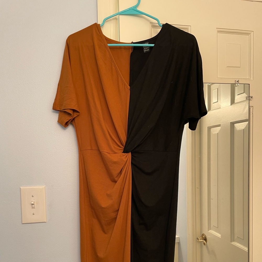 Black/Goldish Yellow short sleeve Midi Dress- size M